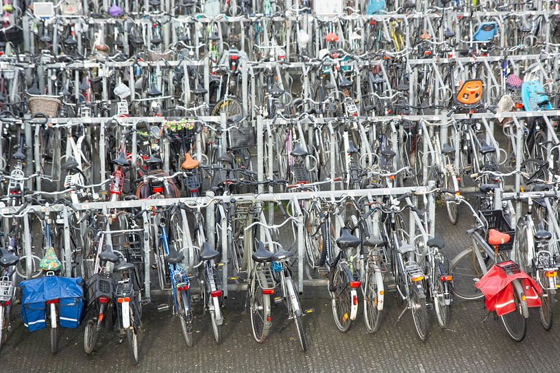 bicycle station Antwerp - Bergem by Henriette Tischler van Sleen