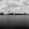Drie peilers van Rotterdam (panorama) zwartwit sur Nathan Okkerse