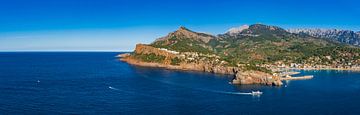 Prachtig panorama-uitzicht van Puerto de Soller op Mallorca van Alex Winter