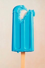 Blaues Eis am Stiel – Erfrischend lecker von Poster Art Shop