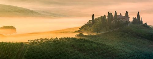 Panorama zonsopkomst bij Belvedere in de Toscane, Italië