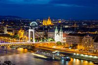 Panorama du soir de Budapest avec le Danube et Elisabet