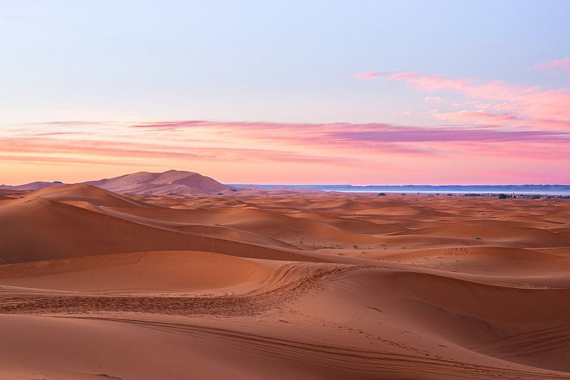 Coucher de soleil dans le désert du Maroc - Erg Chebbi, merzouga photo print - travel photography Art Print par LotsofLiekePrints