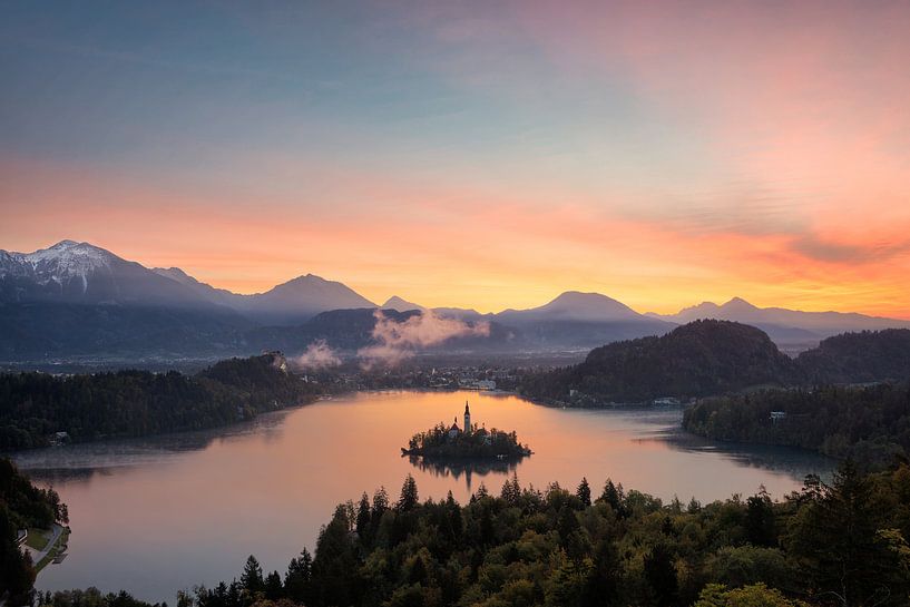 Vue sur le lever du soleil du lac de Bled par iPics Photography