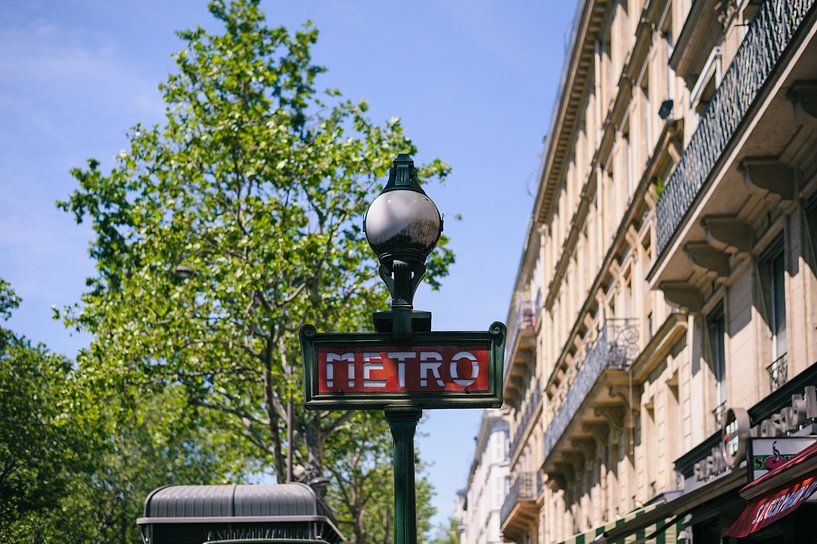 Metro Paris by Luis Emilio Villegas Amador