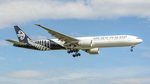 Landende Air New Zealand Boeing 777-300ER. van Jaap van den Berg