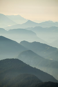 Sonnenaufgang auf dem Guffert – Alpen in Silhouetten