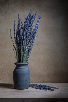 Modern Stilleven met lavendel van John van de Gazelle fotografie