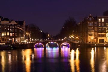 Stadsgezicht in Amsterdam Nederland bij nacht sur Eye on You