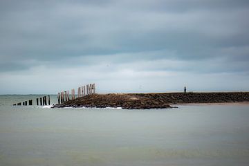 rising breakwater by Tania Perneel