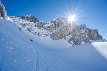 Zwitsers bergmassief in winterkleed van Leo Schindzielorz