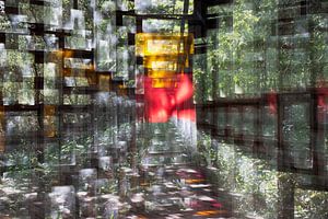 Abstract beeld met meervoudige belichting van glas in lood ramen. van Marianne van der Zee