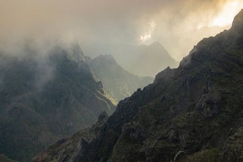Zonsopkomst vanaf Pico Ruivo, Madeira van Nynke Altenburg