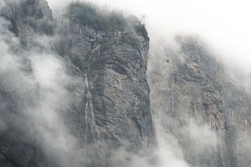 Lift nach Gimmelwald, Schweiz von Fenna Duin-Huizing