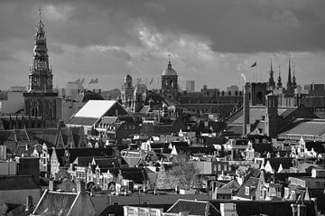 Over de daken van  de binnenstad van Amsterdam