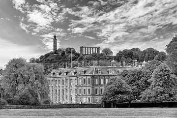 Holyrood Palace met Nelson Monument en Nationaal Monument van Melanie Viola