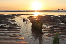 Sonnenuntergang mit Schiff bei Rantum auf Sylt von Martin Flechsig