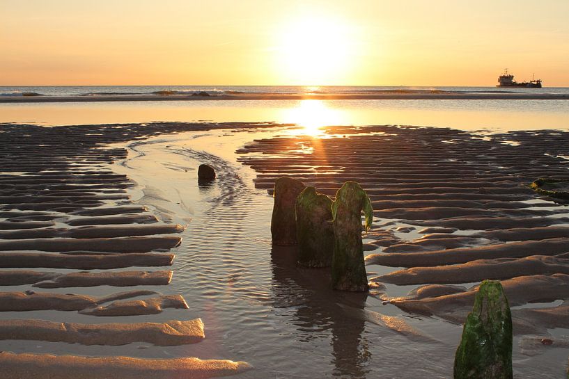 Zonsondergang met schip bij Rantum op Sylt van Martin Flechsig