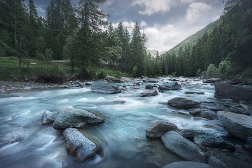 Een beek in Cogne, berglandschap, Aostadal