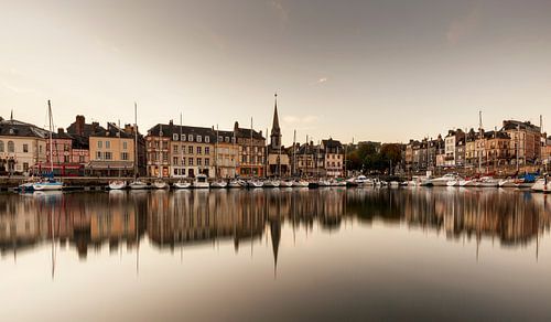 Port Honfleur Frankreich Spiegel  von Rob van der Teen