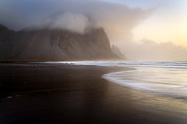 Sunrise in Vestrahorn / Stokksnes - Iceland by Roy Poots