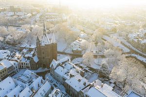 Das alte Stadttor Sassenpoort in Zwolle an einem kalten Wintermorgen