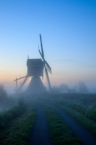 De Broekmolen in de mist
