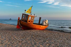 Viskotter op het strand van Ahlbeck van Markus Lange