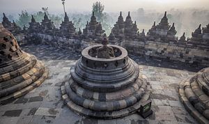 Le Borobudur sur Java au lever du soleil. sur Claudio Duarte