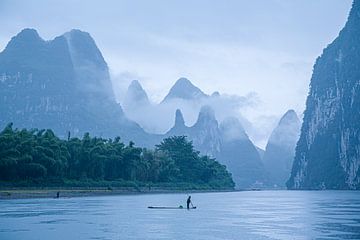 Visser op de Li River China van Joop Luimes