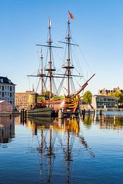 Schiff Amsterdam im Schifffahrtsmuseum von Amsterdam von Werner Dieterich