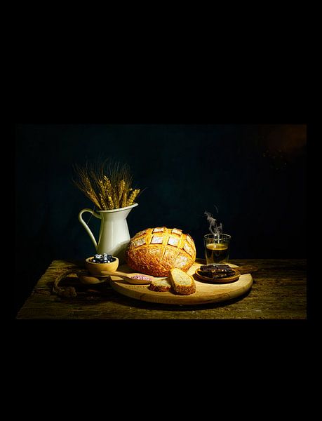 Stilleben mit Brot, Schokolade, Blaubeeren und Kaffee von Saskia Dingemans Awarded Photographer
