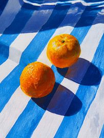 Zomerse sinaasappels op gestreept doek