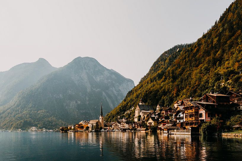 Hallstatt das schöne Dorf in den Bergen von Österreich (Alpen) von Yvette Baur
