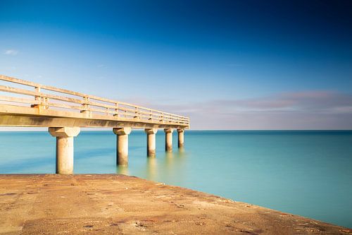 Pier in Normandie van Antwan Janssen