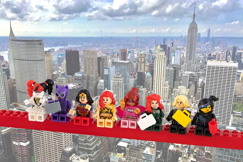 Lunch atop a skyscraper Lego edition - Super Heroes - Women - New York von Marco van den Arend