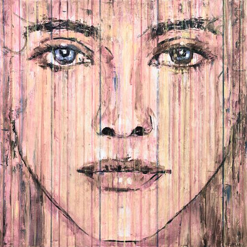 SHE in black | Portret vrouw zwart wit neutrale kleuren blauwe ogen