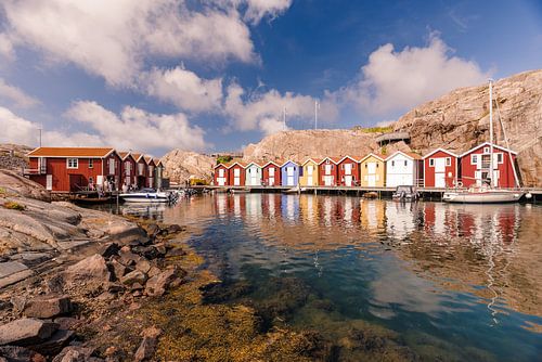 Smögen; kleurrijk vissersdorp aan de kust in Zweden