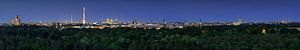 Berlin Skyline Panorama zur blauen Stunde