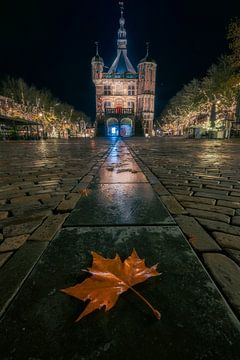 Die Waag in Deventer im Herbst von Jaimy Leemburg Fotografie
