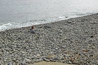 Kilkee Beach is een stenen strand in het dorp Kilkee. van Babetts Bildergalerie thumbnail
