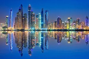 Dubai Skyline Reflectie, Dubai Marina van Dieter Meyrl