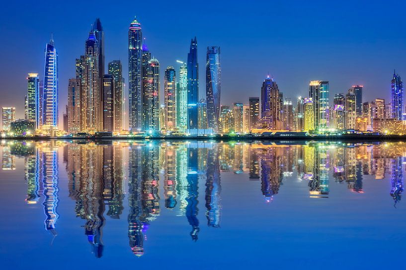 Réflexion sur le Skyline de Dubaï, Marina de Dubaï par Dieter Meyrl