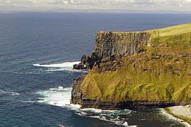 Die Cliffs of Moher sind die bekanntesten Klippen in Irland.