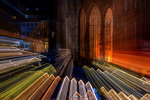 Verlichte paden naar de kerk van Ulm