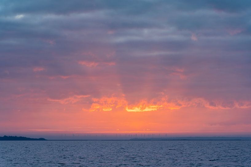 Morgenrot Veerse Meer. von Björn van den Berg