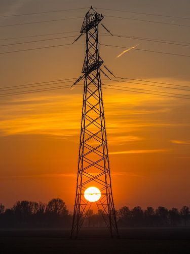 Energy mast with the sun