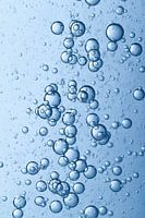 Water met luchtbellen