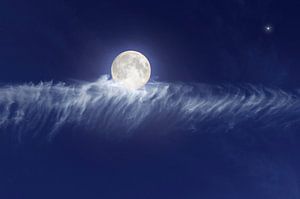 Lune sur un nuage sur Corinne Welp
