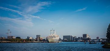 SS Rotterdam by Ed van der Hilst